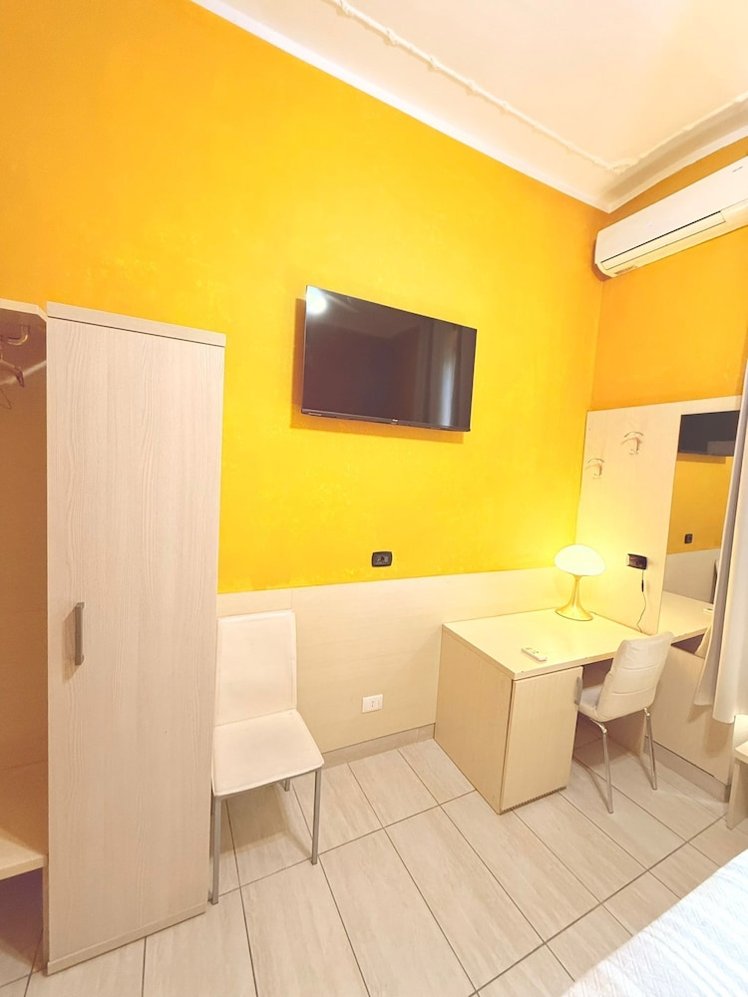 Guest House Hola Roma, Naples