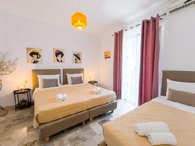 3 Goddesses, Skiathos