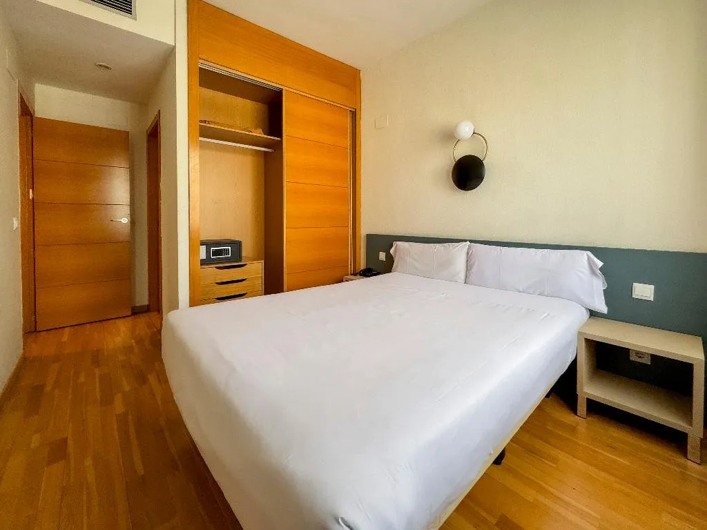 APARTMENT TWO BEDROOMS Room, Compostela Suites, Madrid