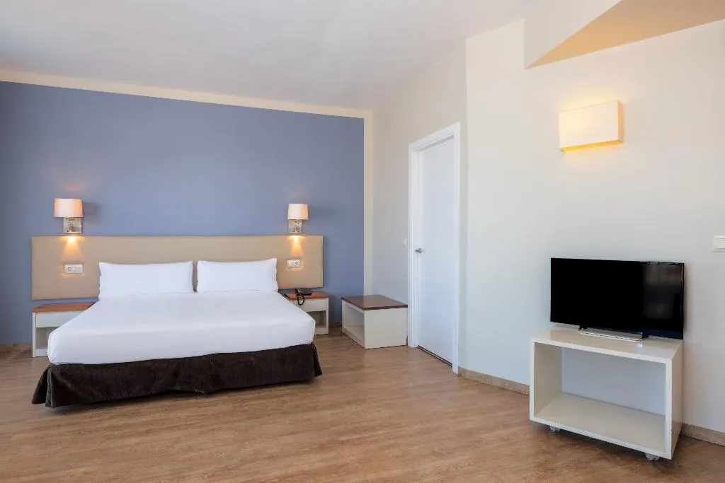 Double or Twin SUPERIOR SIDE SEA VIEW Room, Agamenon, Menorca