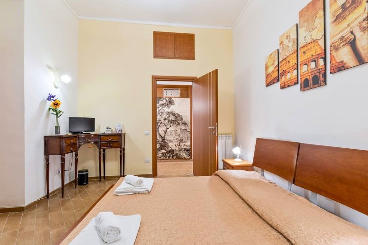 MICLAD B&B: Colosseum Guest House, Naples