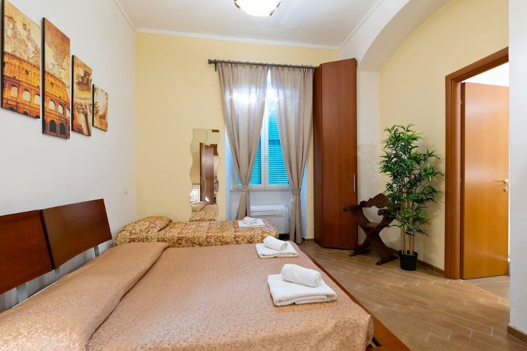 MICLAD B&B: Colosseum Guest House, Naples