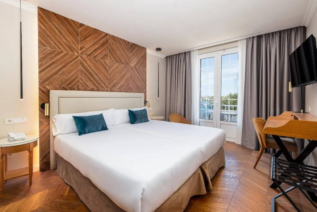 Double or Twin SEA VIEW WITH BALCONY Room, Senator Port Mahon, Menorca