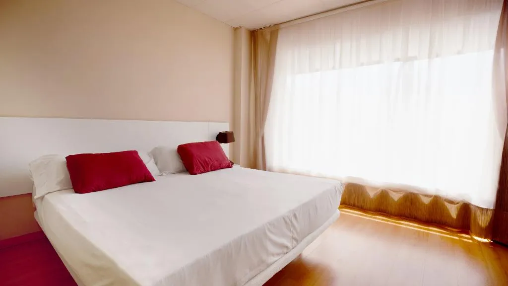 FAMILY ROOM CAPACITY 2 Room, Vertice Roomspace Madrid, Madrid