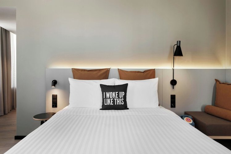 Moxy Alfragide Lisboa, Lisbon