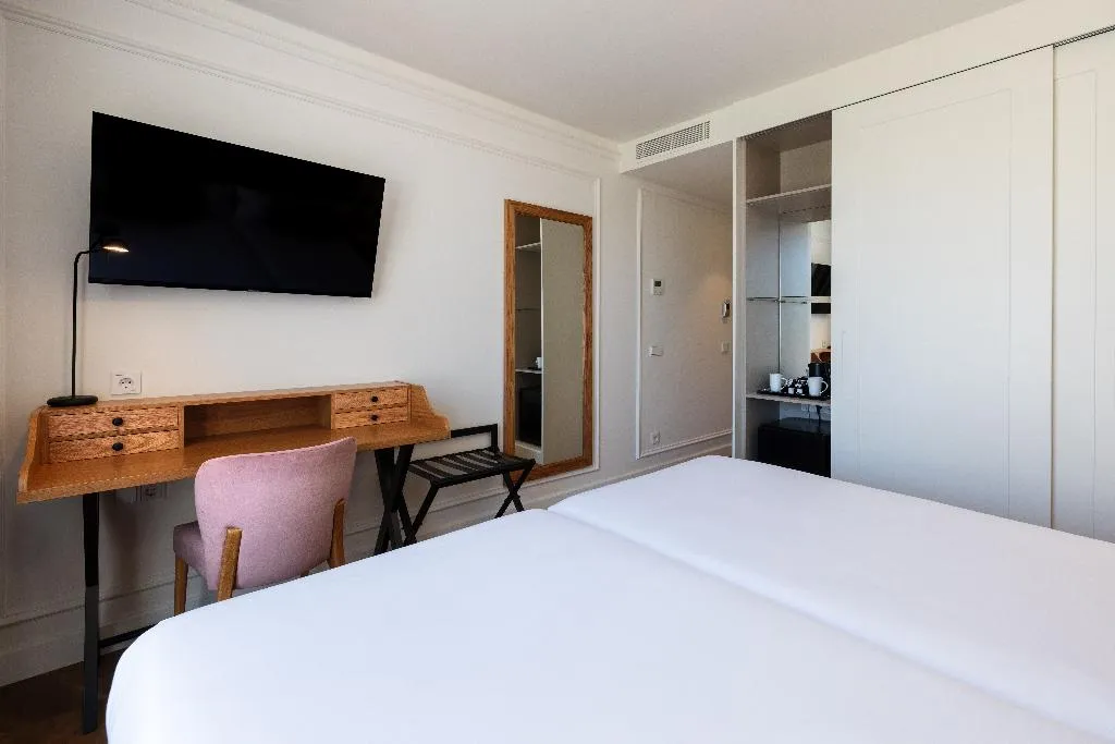 SINGLE WITH BALCONY Room, Senator Port Mahon, Menorca