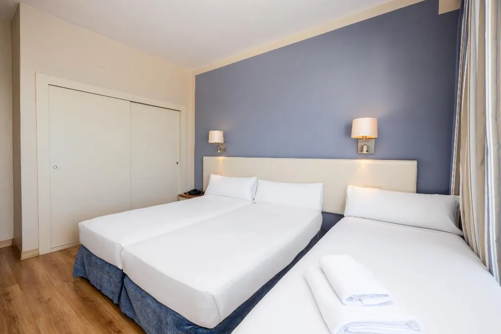 TRIPLE SIDE SEA VIEW Room, Agamenon, Menorca