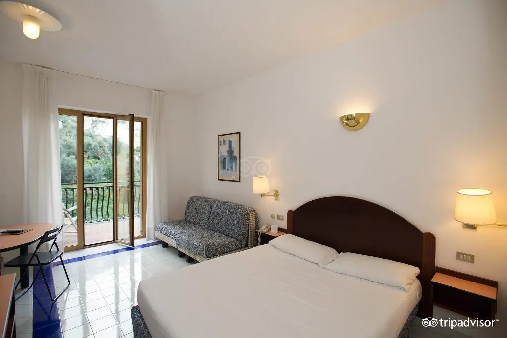 TRIPLE CLASSIC Room, Hotel Royal Positano, Naples