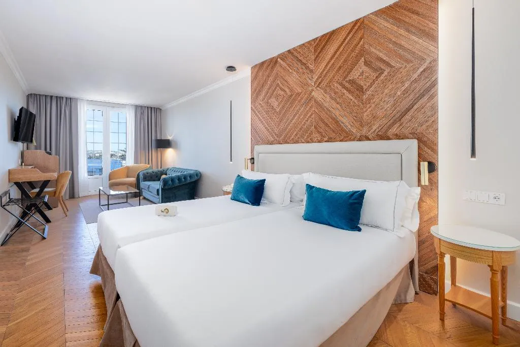 JUNIOR SUITE SEA VIEW WITH BALCONY Room, Senator Port Mahon, Menorca