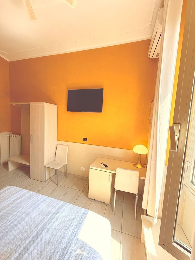 Guest House Hola Roma, Naples