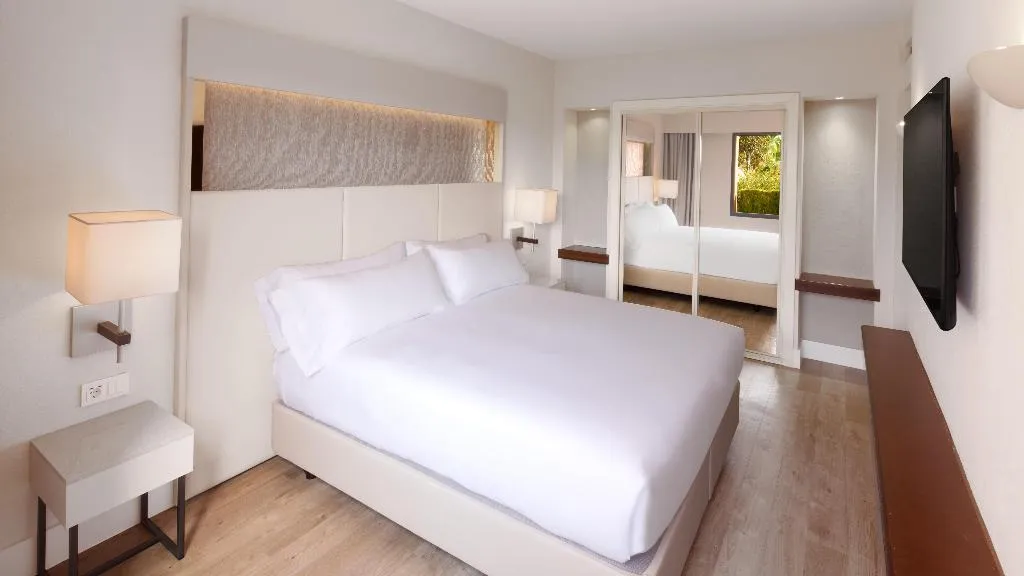 SUITE KING BED ONE BEDROOM  Room, DoubleTree by Hilton Islantilla Beach Golf Resort, Costa De La Luz