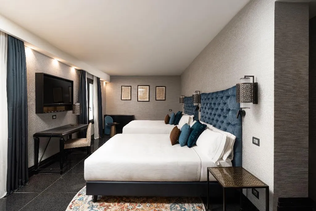 QUADRUPLE TWO QUEEN BEDS PREMIUM Room, Vignette Collection The Venice Times Hotel By IHG, Venice