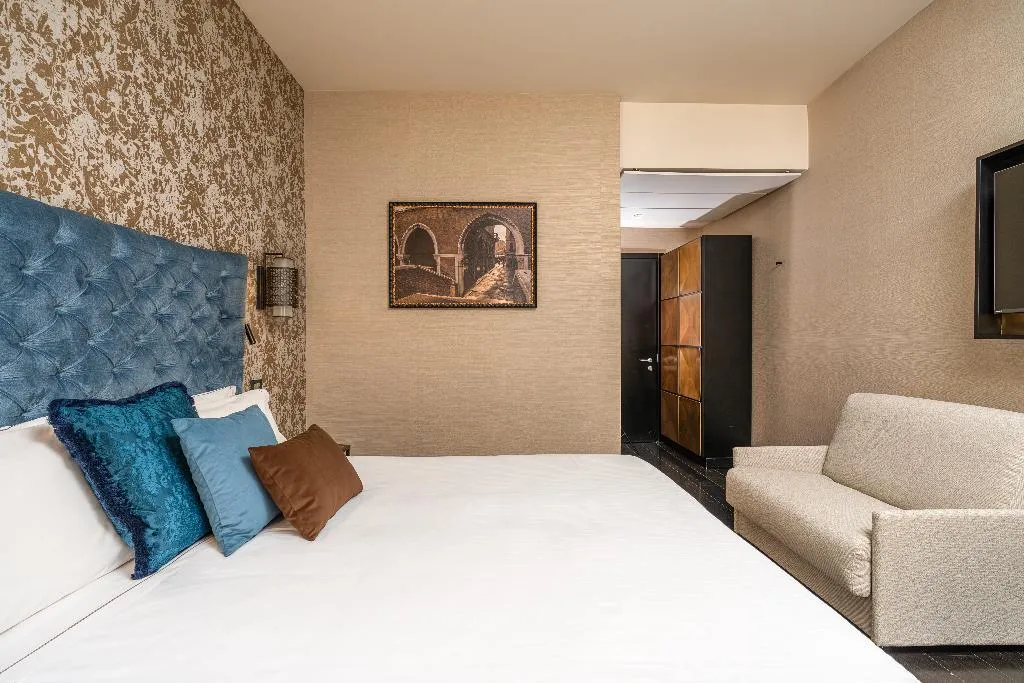 DOUBLE KING SIZE BED Room, Vignette Collection The Venice Times Hotel By IHG, Venice