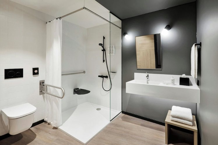 Moxy Alfragide Lisboa, Lisbon