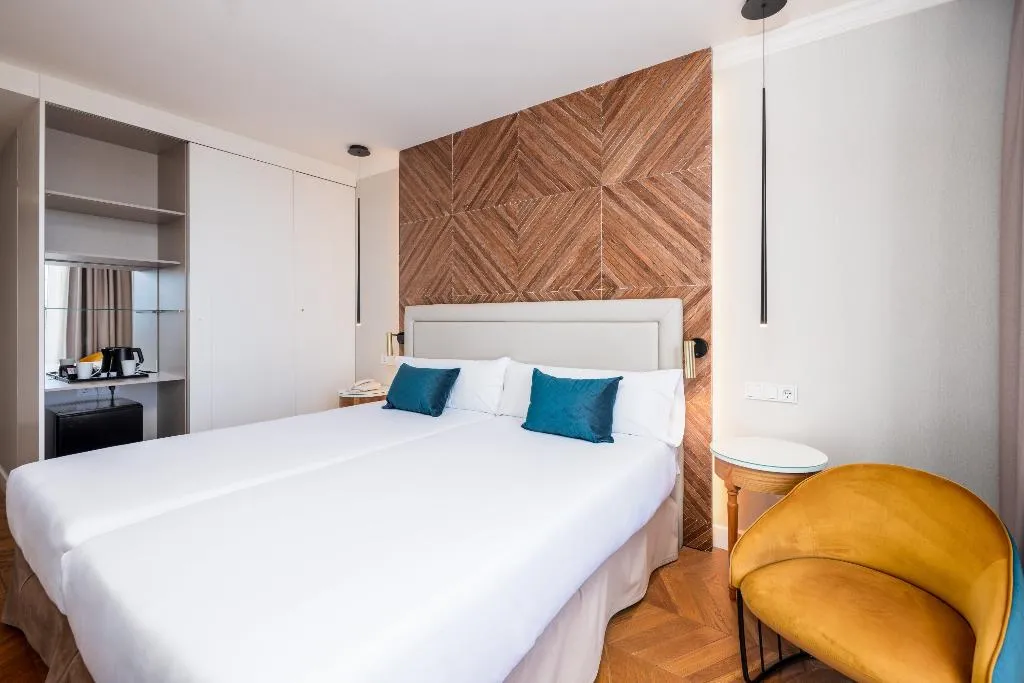 Double or Twin SEA VIEW WITH BALCONY Room, Senator Port Mahon, Menorca
