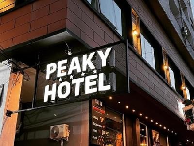 Peaky Hotel, Durres