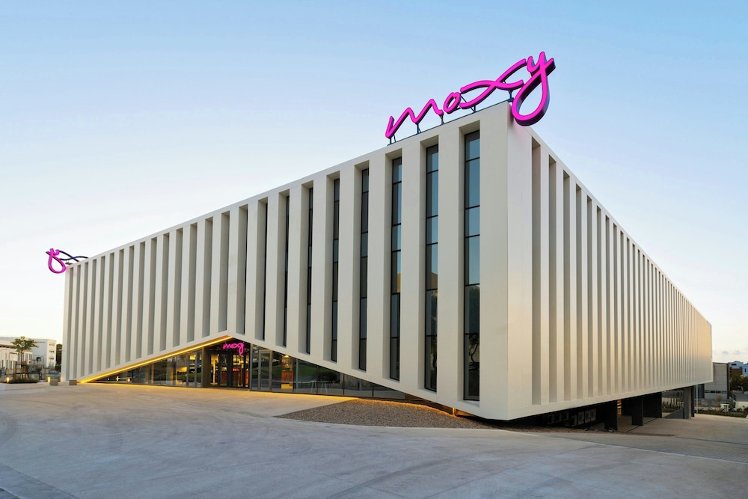 Moxy Alfragide Lisboa, Lisbon