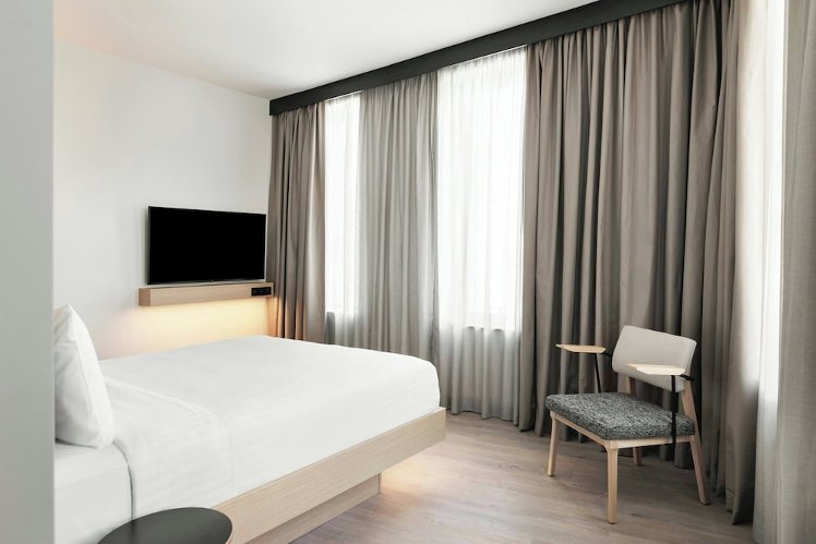 Moxy Alfragide Lisboa, Lisbon