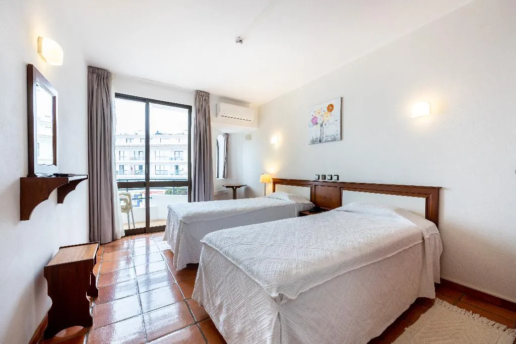 DOUBLE STANDARD Room, Salema Beach Hotel, Algarve