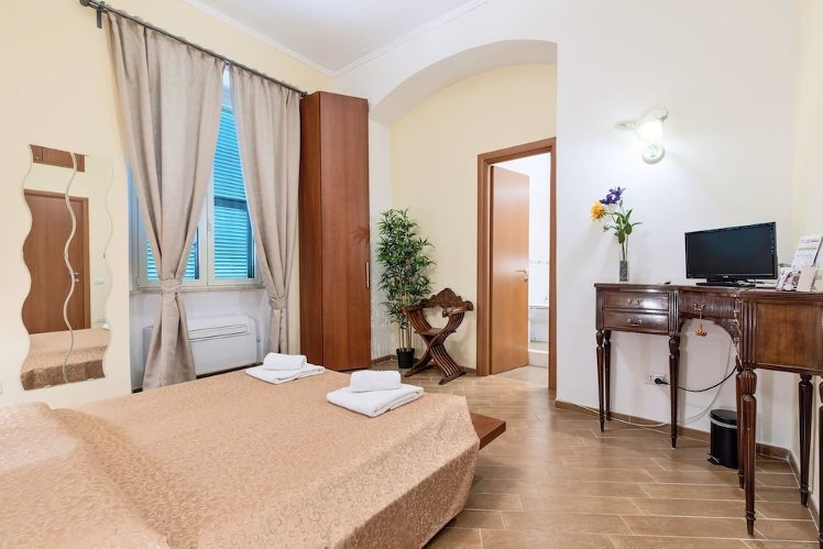 MICLAD B&B: Colosseum Guest House, Naples