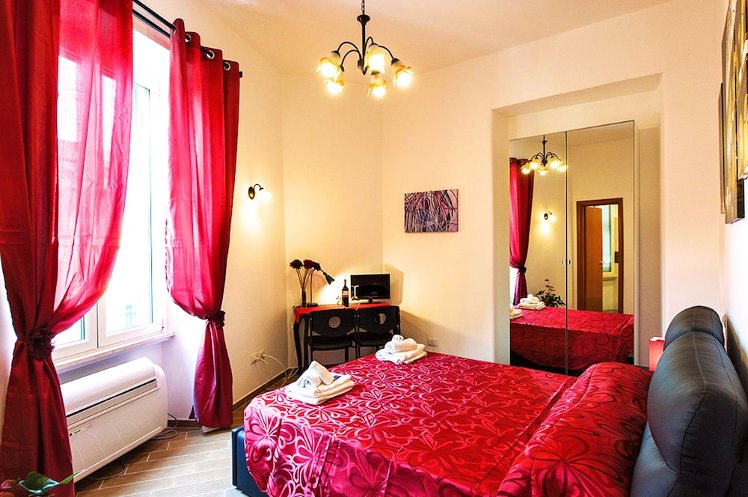 MICLAD B&B: Colosseum Guest House, Naples