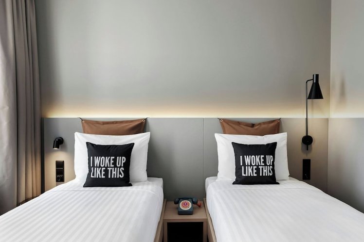 Moxy Alfragide Lisboa, Lisbon