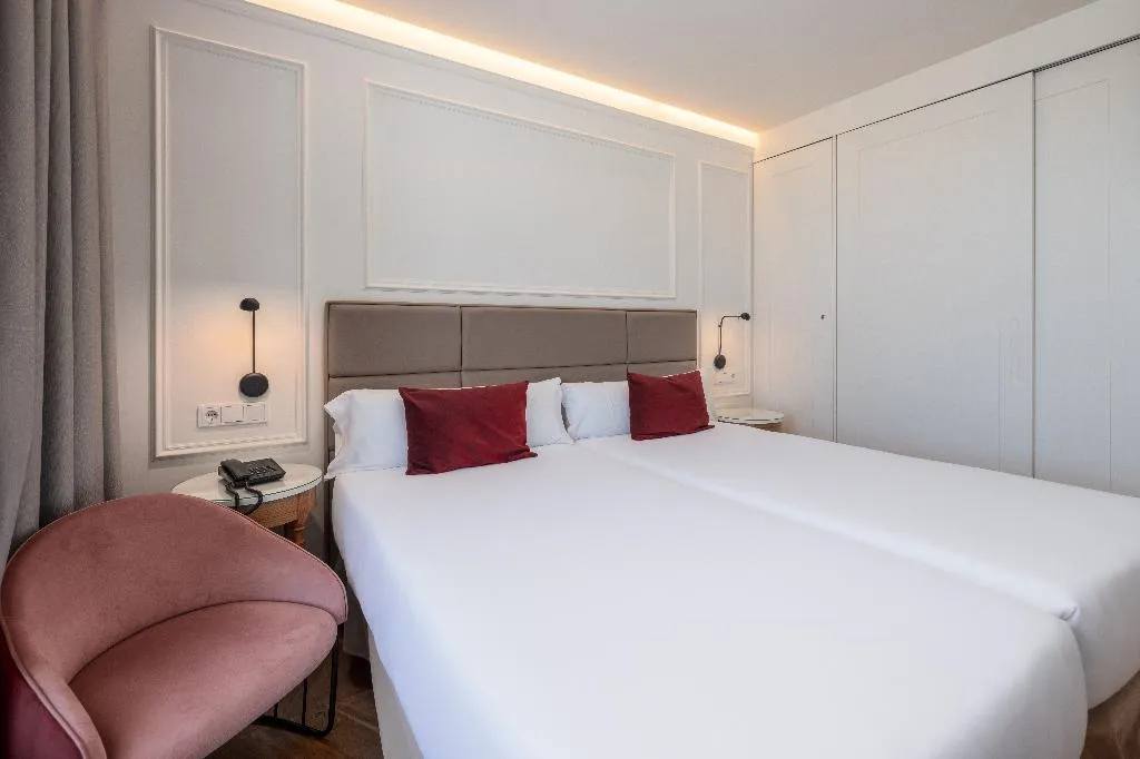 SINGLE WITH BALCONY Room, Senator Port Mahon, Menorca
