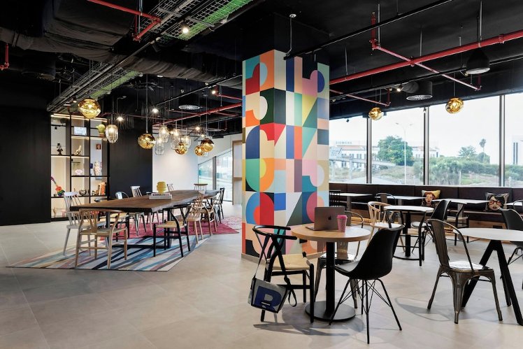 Moxy Alfragide Lisboa, Lisbon