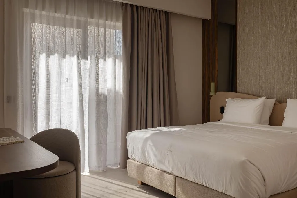 Room, Nesean Plaza, Crete