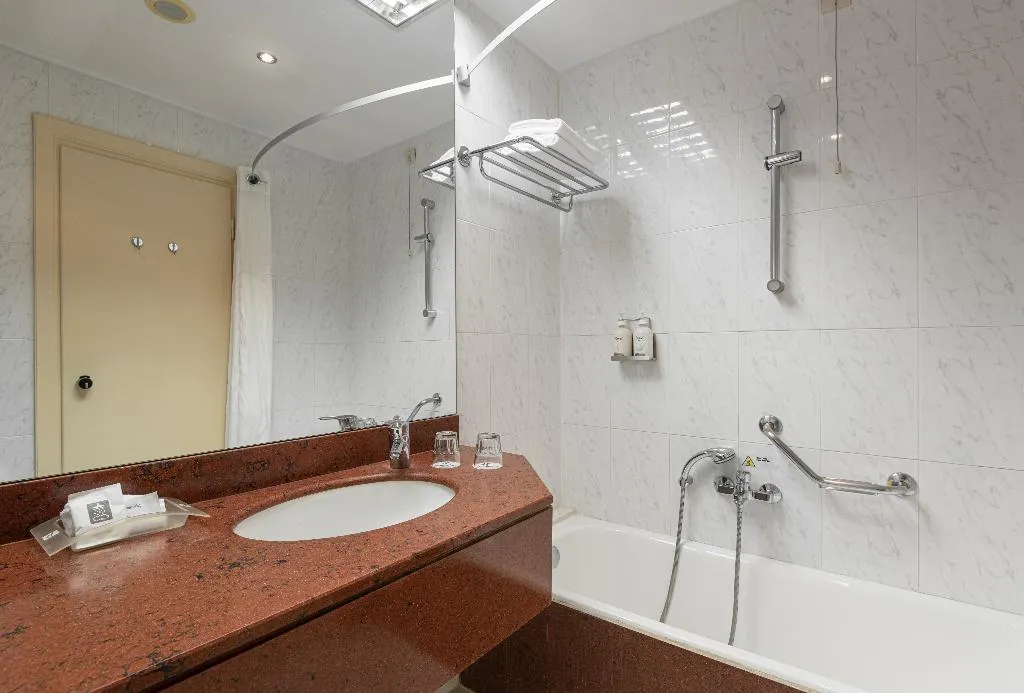 DOUBLE STANDARD Room, Holiday Inn Thessaloniki, Halkidiki