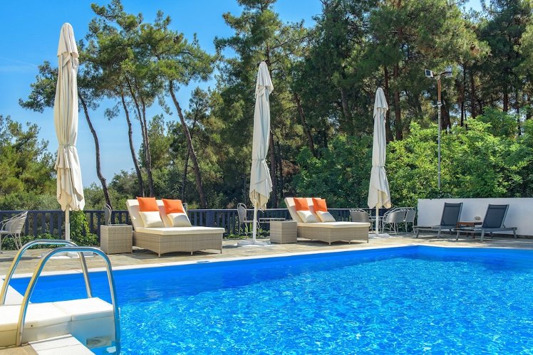 Leandros Chalkidiki, Thessaloniki