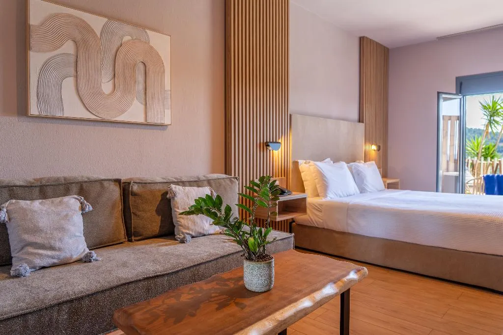 DOUBLE DELUXE ONE BED Room, Petra Nera, Skiathos