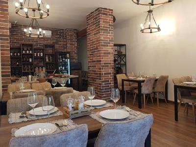 Peaky Hotel, Durres