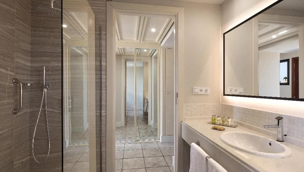 SUITE KING BED TWO BEDROOMS Room, DoubleTree by Hilton Islantilla Beach Golf Resort, Costa De La Luz