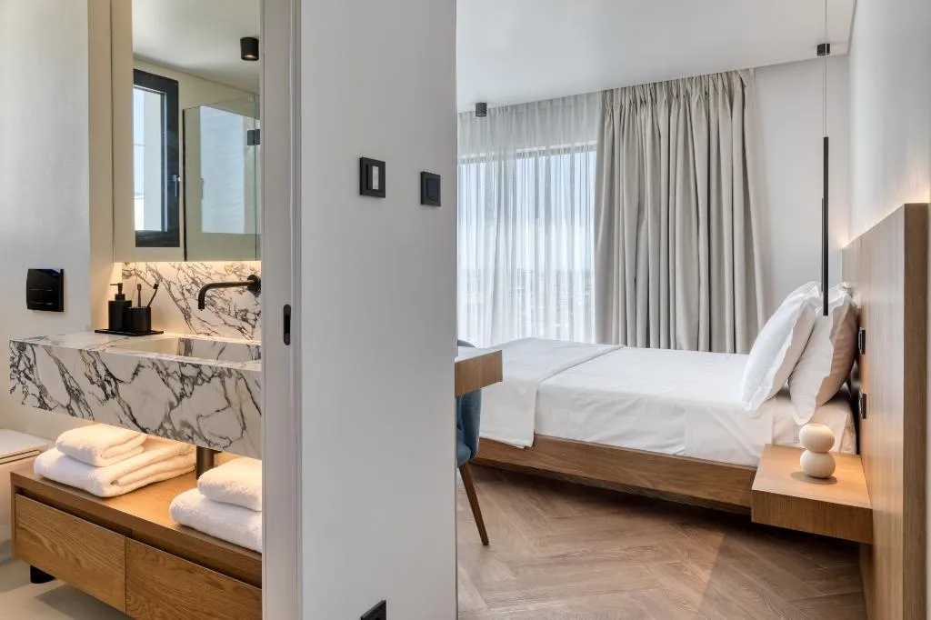 DOUBLE CITY VIEW Room, Neoma, Athens
