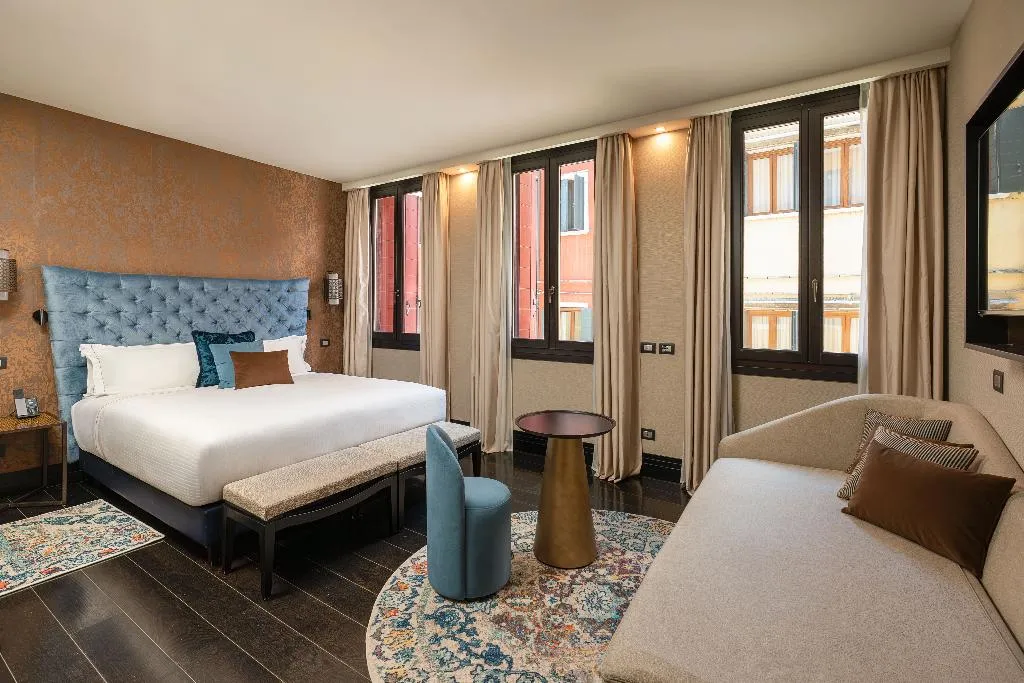 DOUBLE PREMIUM KING BED Room, Vignette Collection The Venice Times Hotel By IHG, Venice