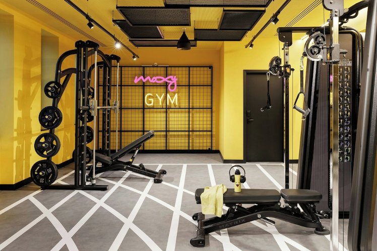 Moxy Alfragide Lisboa, Lisbon