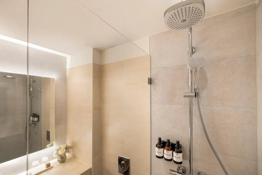 QUADRUPLE STANDARD Room, NH Amsterdam Leidseplein, Amsterdam