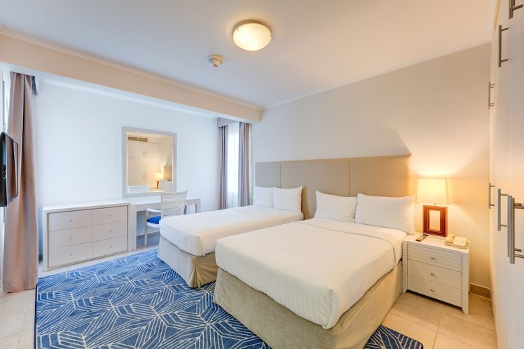 Millennium Lakeview Hotel, Dubai