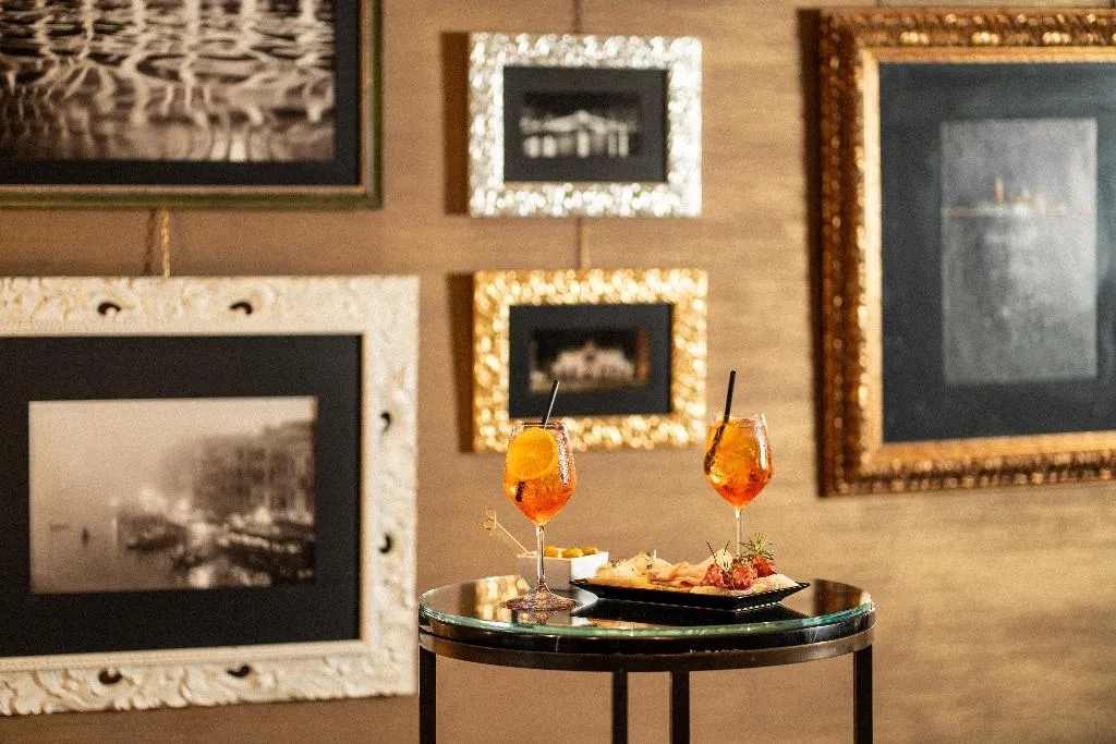 Bar, Vignette Collection The Venice Times Hotel By IHG, Venice
