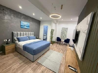 Peaky Hotel, Durres