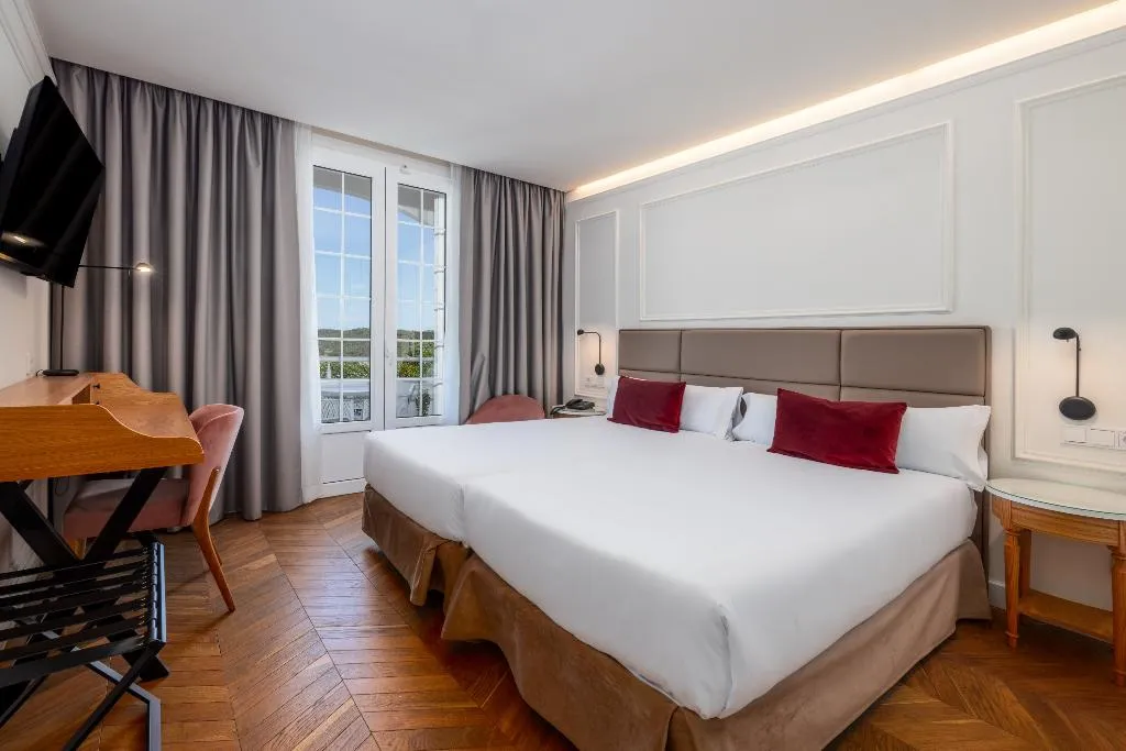 SINGLE WITH BALCONY Room, Senator Port Mahon, Menorca