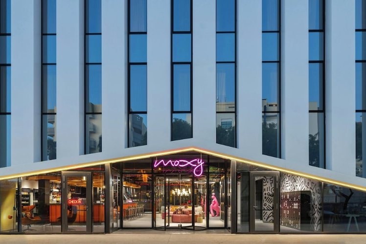 Moxy Alfragide Lisboa, Lisbon