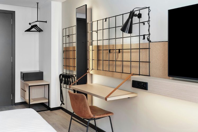 Moxy Alfragide Lisboa, Lisbon