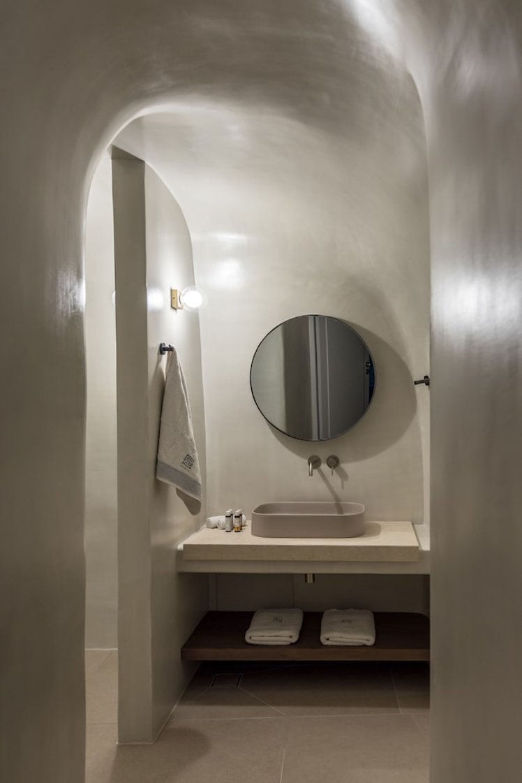 Oia Castle Luxury Suites, Santorini