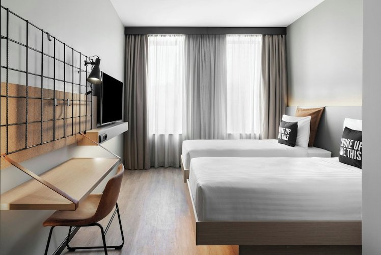 Moxy Alfragide Lisboa, Lisbon