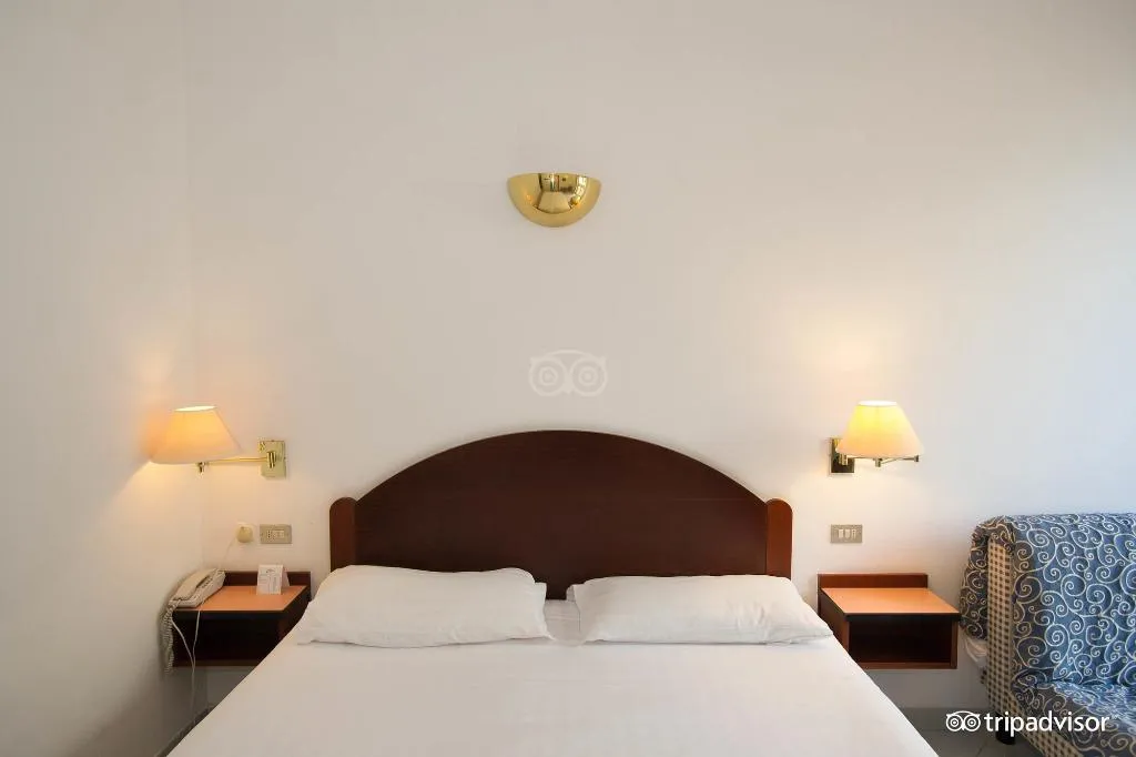 TRIPLE CLASSIC Room, Hotel Royal Positano, Naples