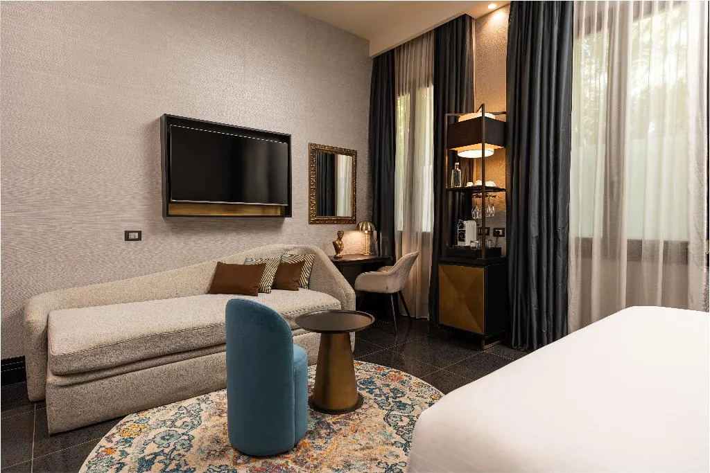 DOUBLE PREMIUM QUEEN BED Room, Vignette Collection The Venice Times Hotel By IHG, Venice