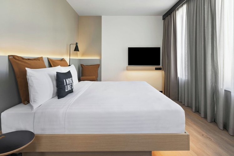 Moxy Alfragide Lisboa, Lisbon