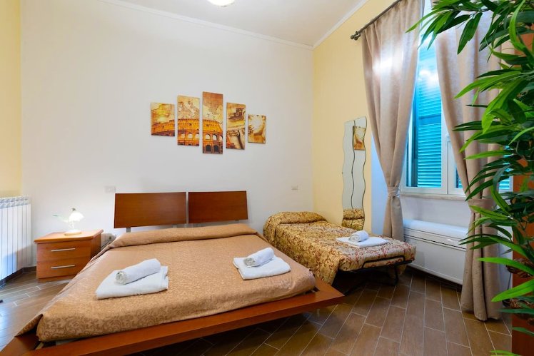 MICLAD B&B: Colosseum Guest House, Naples